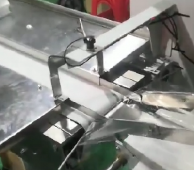 全自動包裝機包裝護目鏡作業(yè)現(xiàn)場